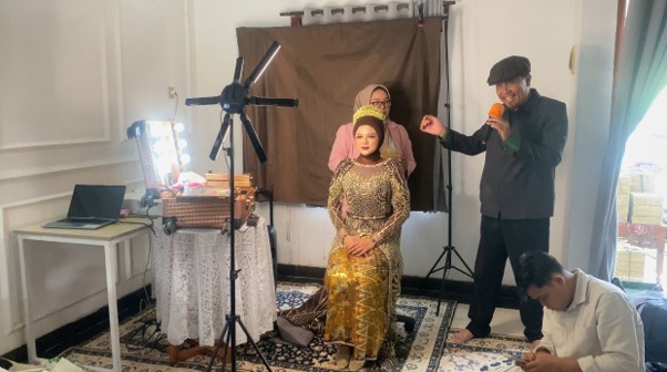 Prodi Pendidikan Masyarakat berikan Filosofi Pengantin Betawi dengan Participatory Photography