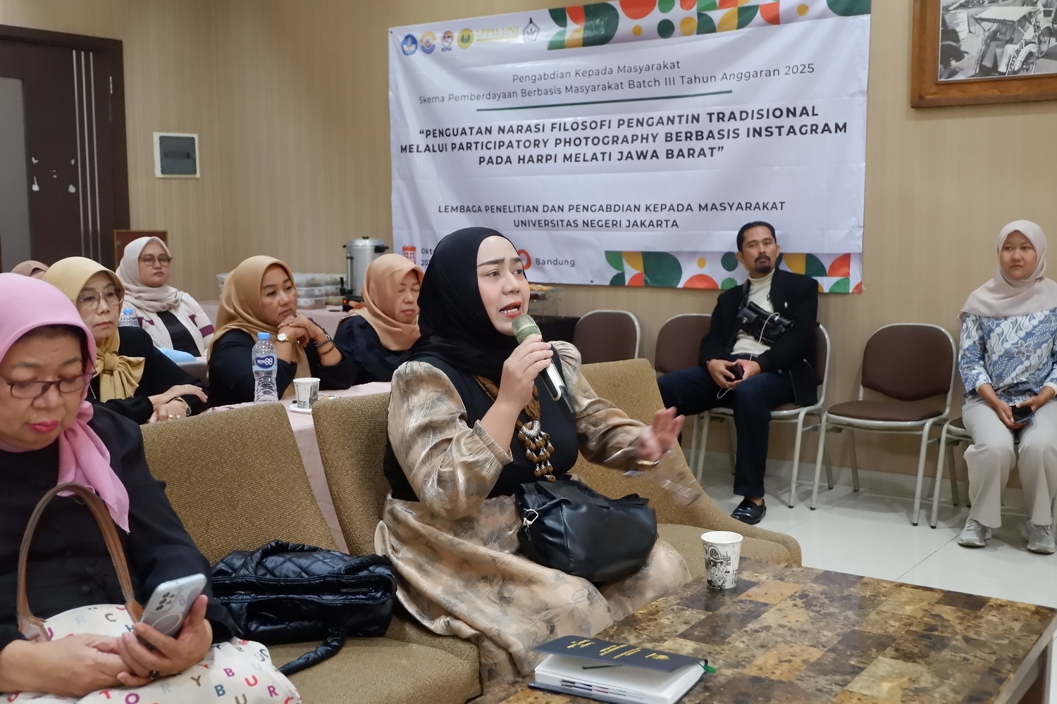 Revitalisasi Nilai Budaya Pengantin Sunda Lewat Inovasi Digital dan AI.